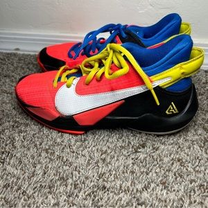 Nike Zoom Freak 2 Boys Size 6.5 Basketball Shoe Sneaker Bright Crimson